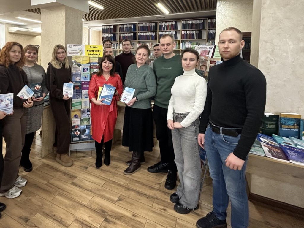 Міжнародний день дарування книг (International Book Giving Day).